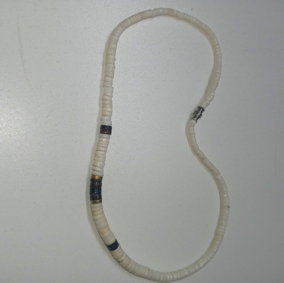 Assorted Jewelry- bracelets, necklaces, rings...11 pieces - Picture 3 of 16